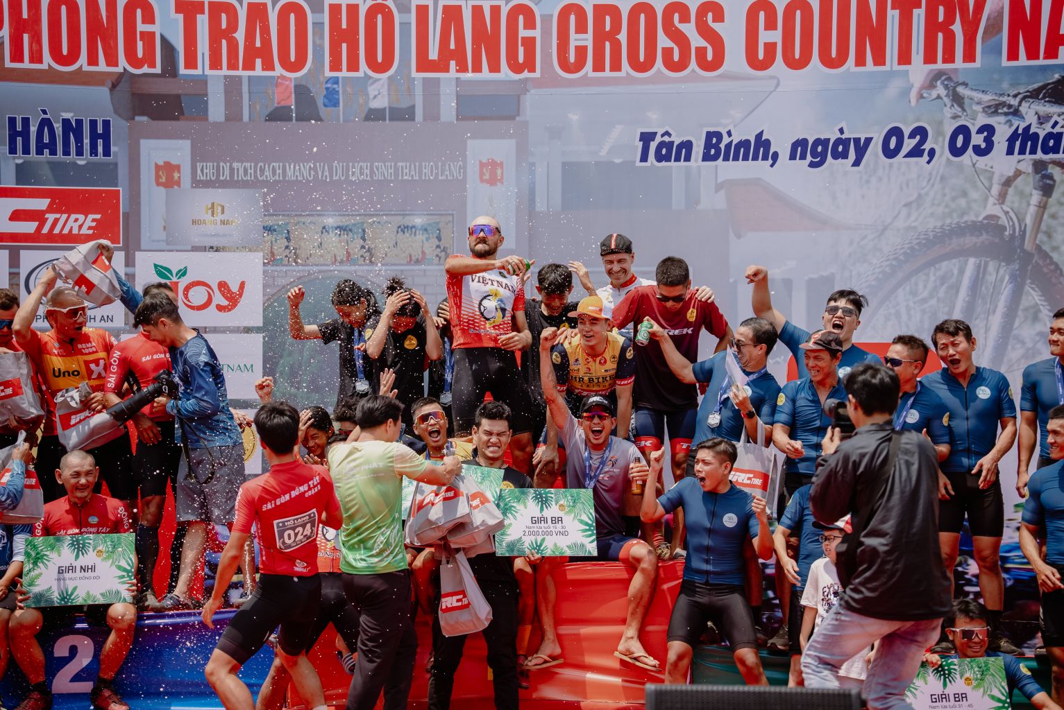 Hố Lang Cross Country 2024: Vượt qua giới hạn, chinh phục thành công!